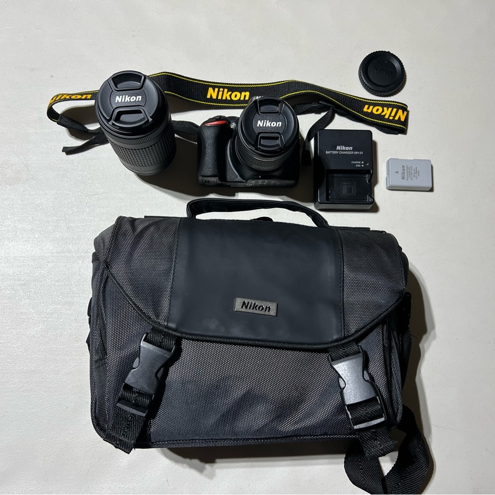 Nikon D3500 DSLR Camera Set with Bag